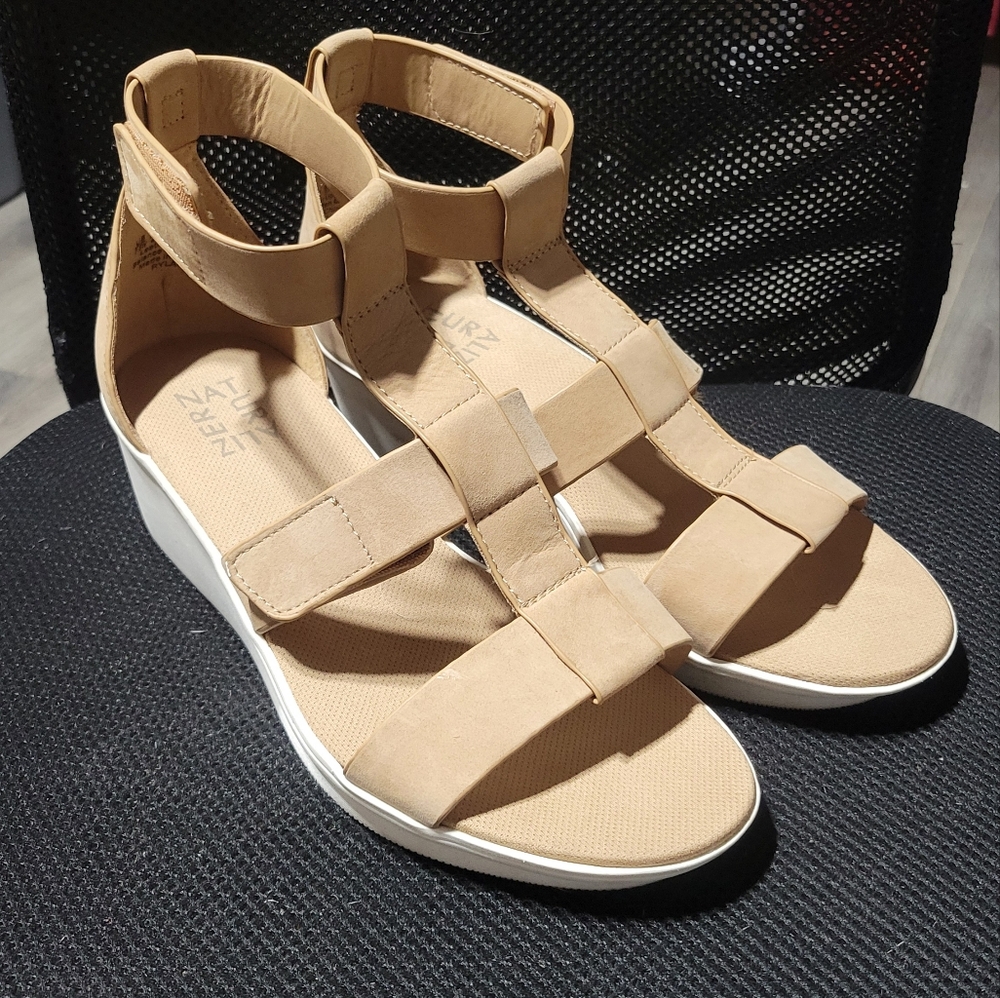 Naturalizer Tan Comfort Sandals with Adjustable Straps
